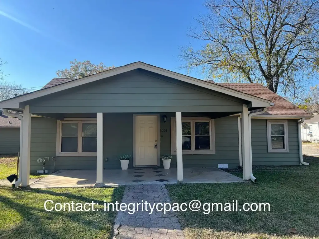 Exterior of 1001 S Morris, Gainesville, TX rental property with Integrity CPAC Investments LLC