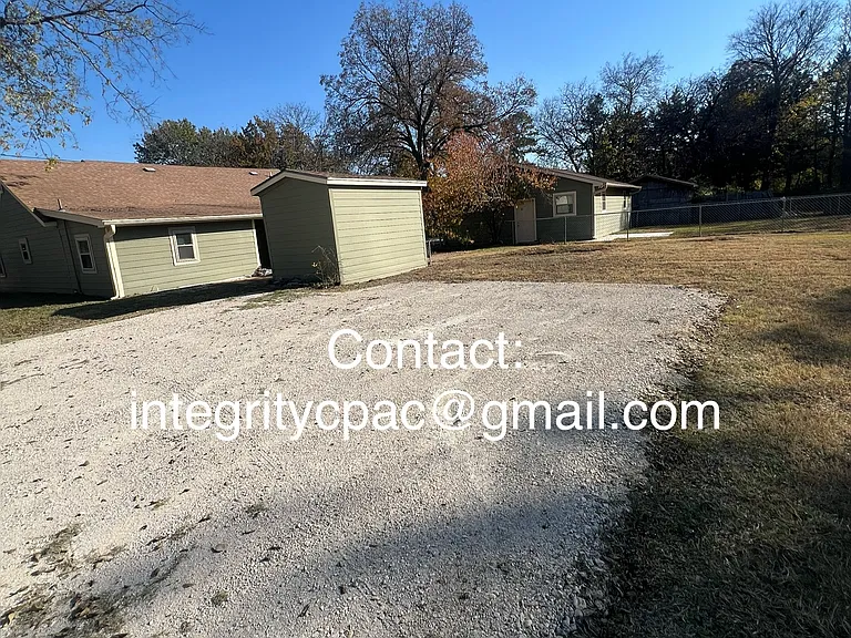 Rental Property yard at 1001 S Morris in Gainesville, TX, Integrity CPAC Investments LLC